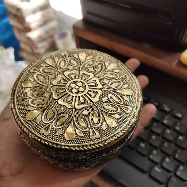 OXIDISED FLORAL BOX ROUND