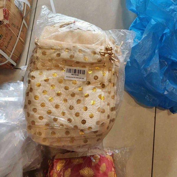 String Bag Dotted With Handle Cream Small